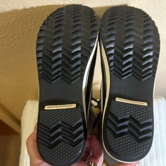 Sorel snow boots size 8.5 - Picture 7 of 8